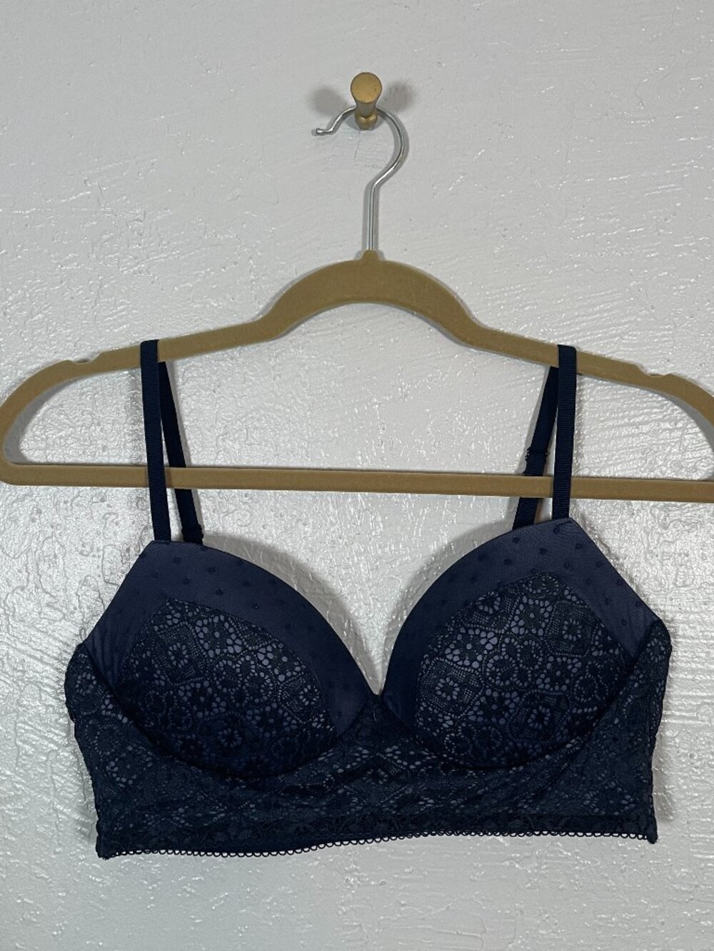 Victorias Secret Women L Navy Blue Padded Demi Bra Pull Over Lace Wirefree